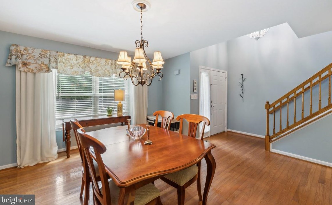 6120 Stonepath Cir, Centreville VA  20120-3422 exterior