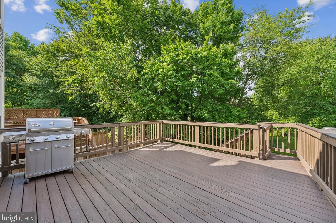 6120 Stonepath Cir, Centreville VA  20120-3422 exterior