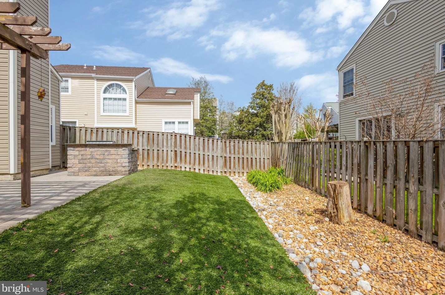 7465 Cross Gate Ln, Alexandria VA 22315-4621 exterior