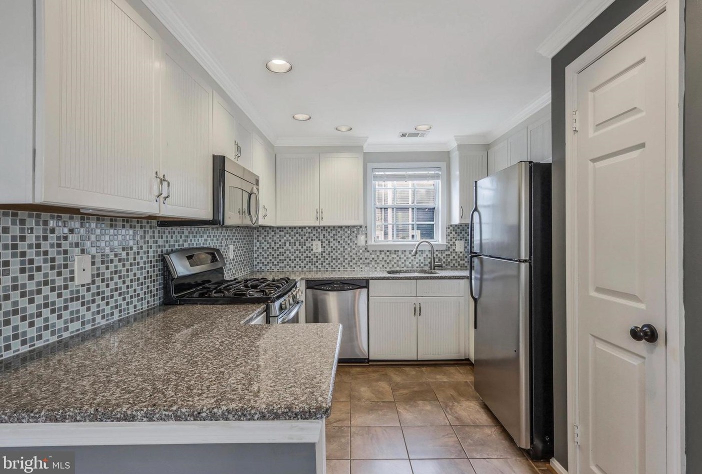 7465 Cross Gate Ln, Alexandria VA 22315-4621 exterior