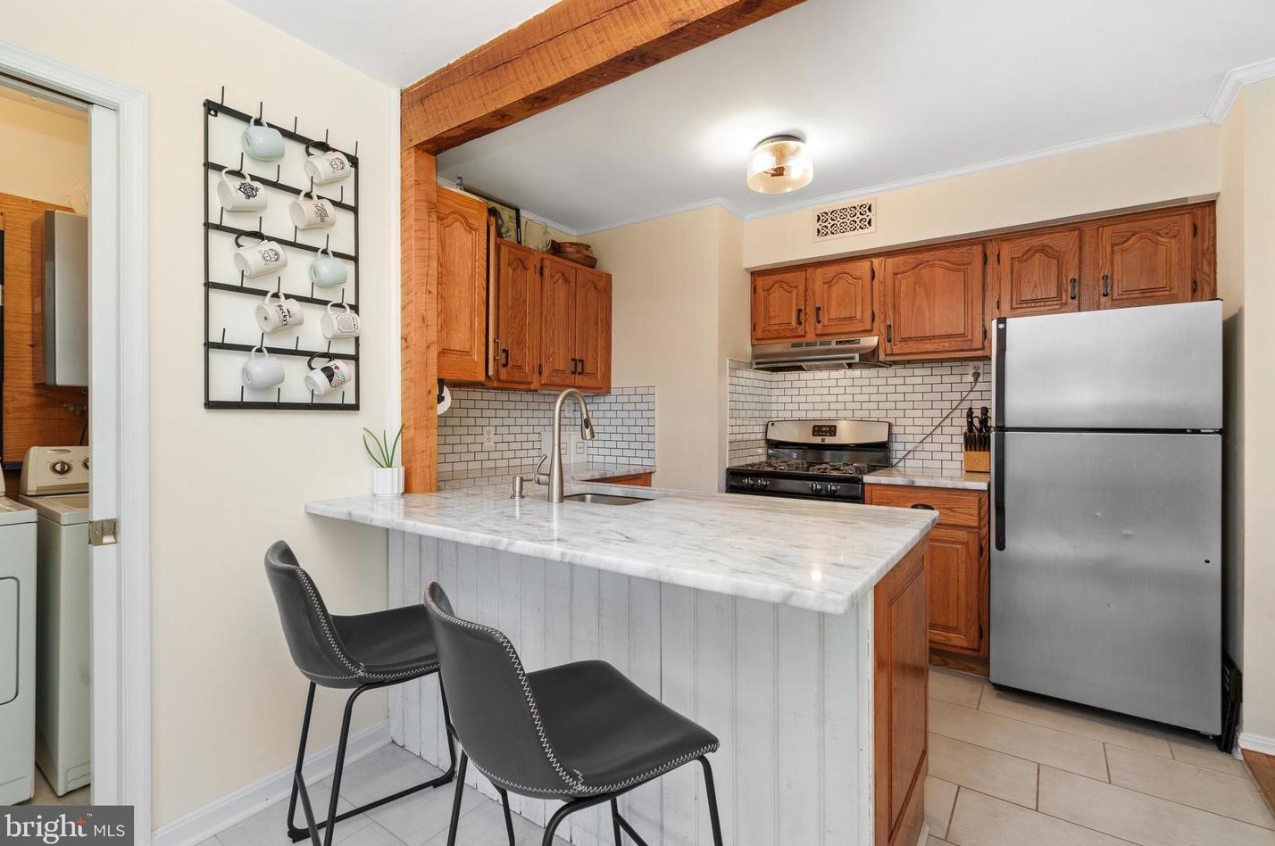 6920 Kenfig Dr, Falls Church VA  22042-3825 exterior