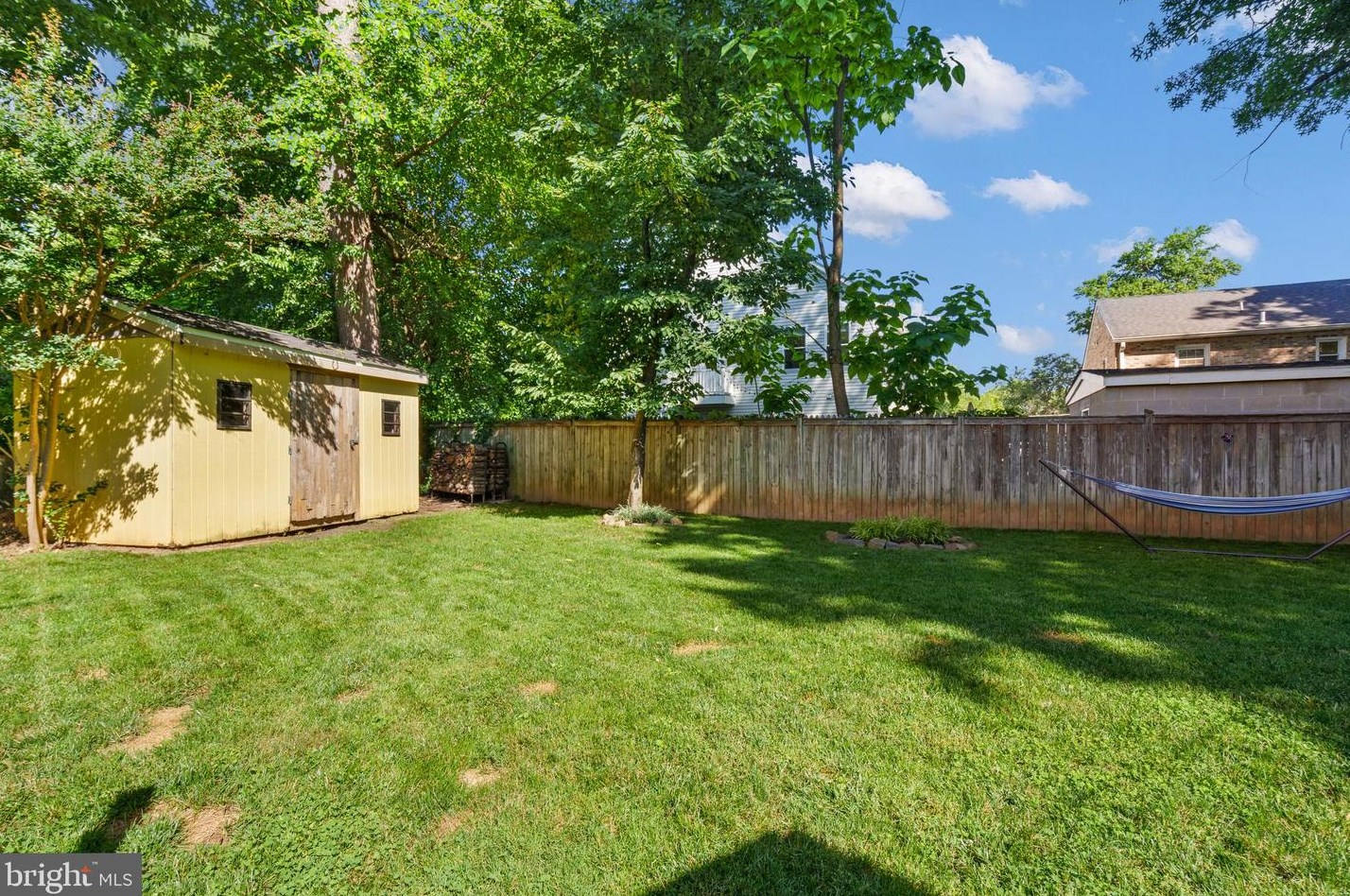 6920 Kenfig Dr, Falls Church VA  22042-3825 exterior