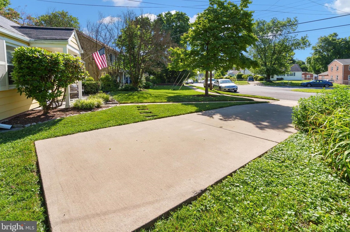 6920 Kenfig Dr, Falls Church VA  22042-3825 exterior