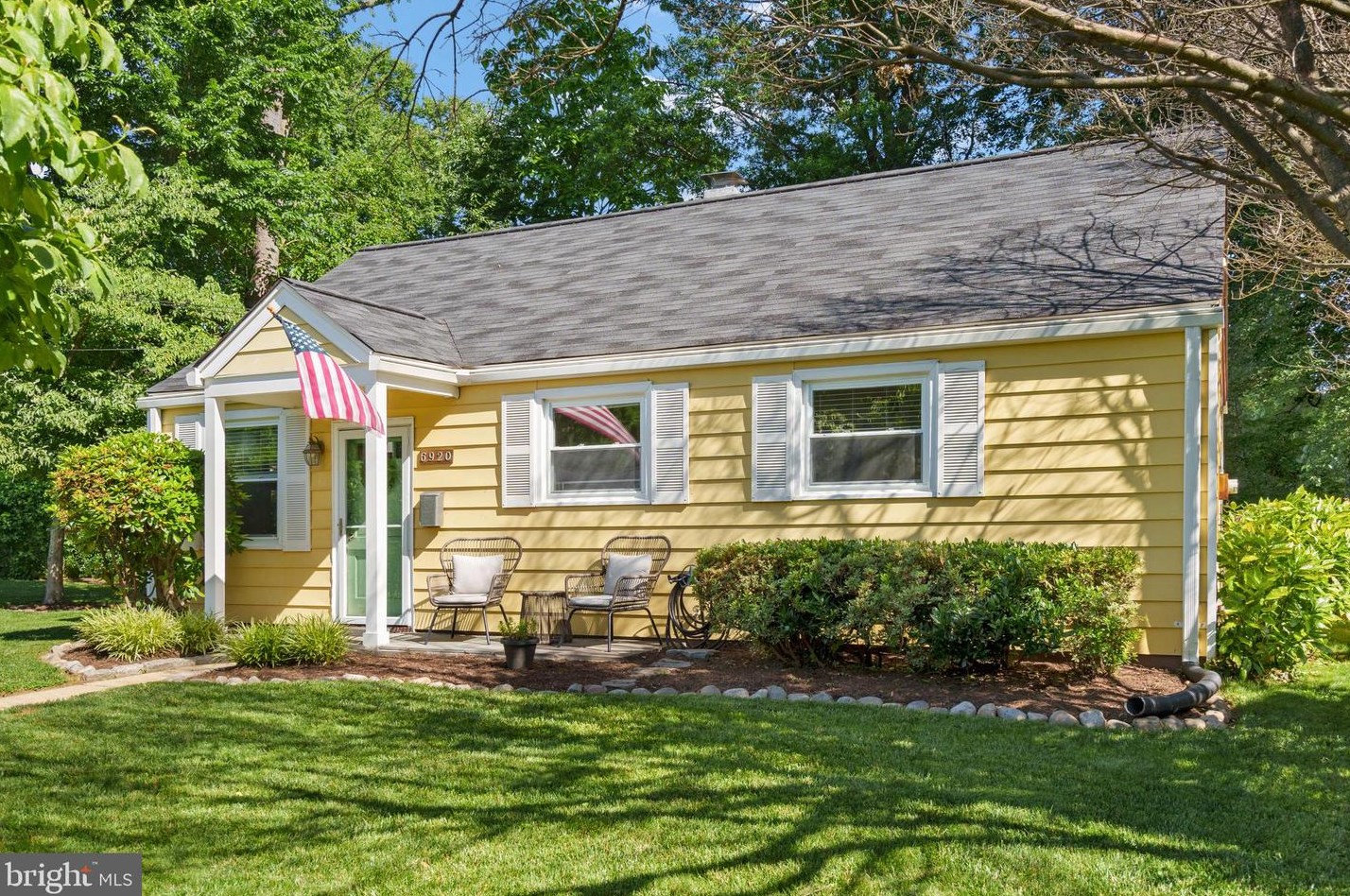 6920 Kenfig Dr, Falls Church VA  22042-3826 exterior