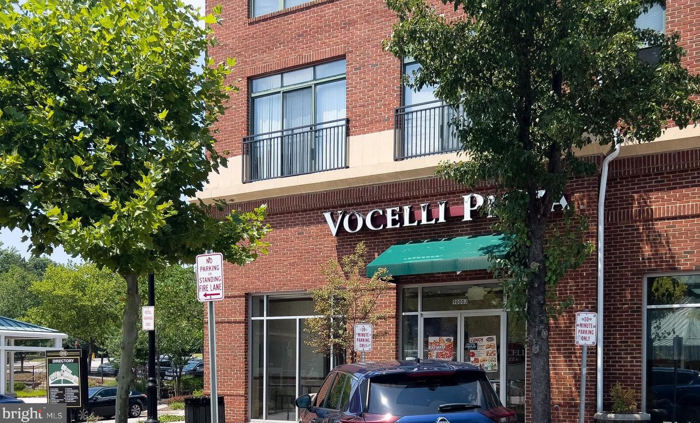 8474 Blue Oak Ct, Springfield VA  22153-3558 exterior