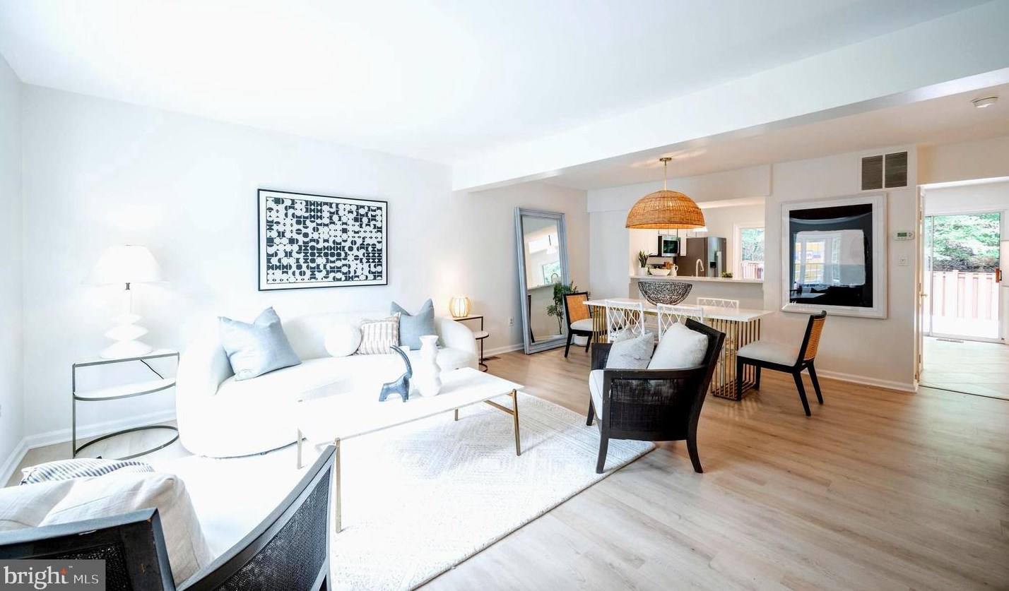 8474 Blue Oak Ct, Springfield VA  22153-3558 exterior