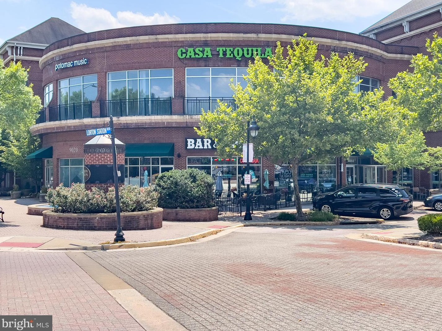 8474 Blue Oak Ct, Springfield VA  22153-3558 exterior