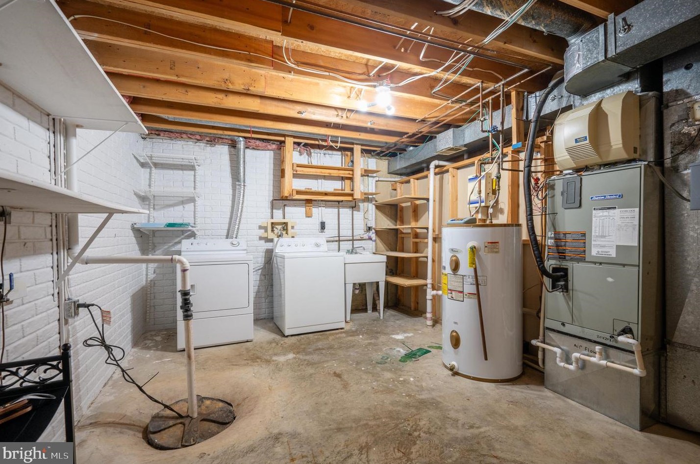 8474 Blue Oak Ct, Springfield VA  22153-3558 exterior