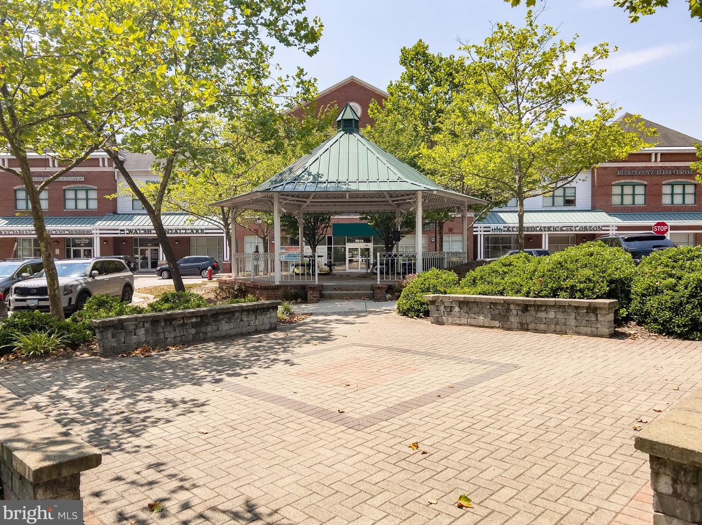 8474 Blue Oak Ct, Springfield VA  22153-3558 exterior