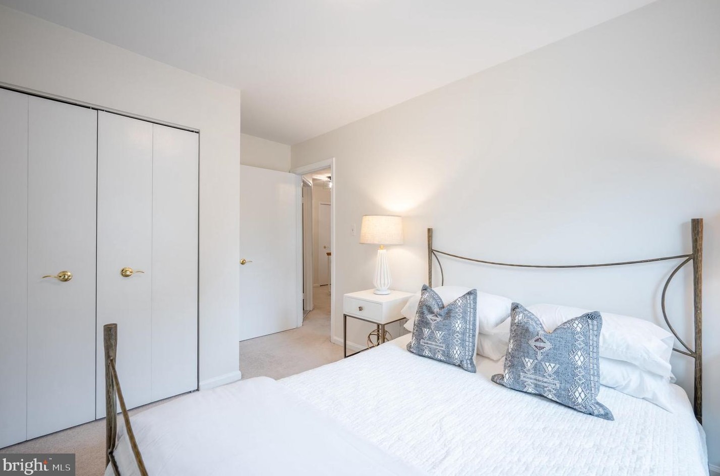 8474 Blue Oak Ct, Springfield VA  22153-3558 exterior