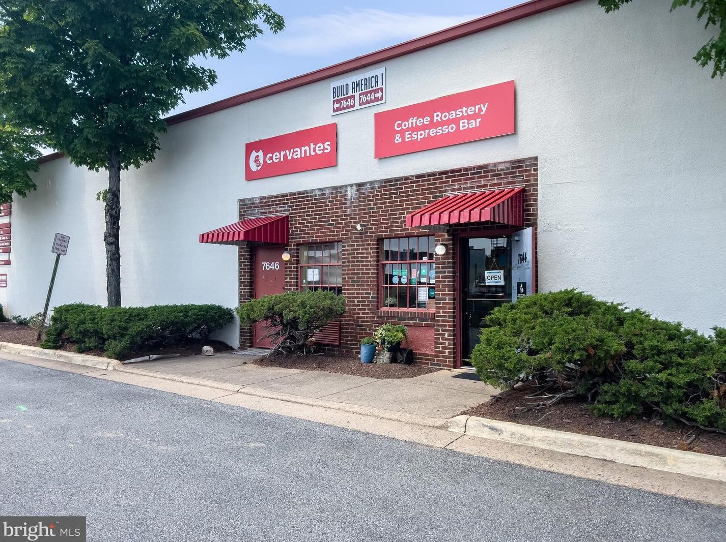 8474 Blue Oak Ct, Springfield VA  22153-3558 exterior