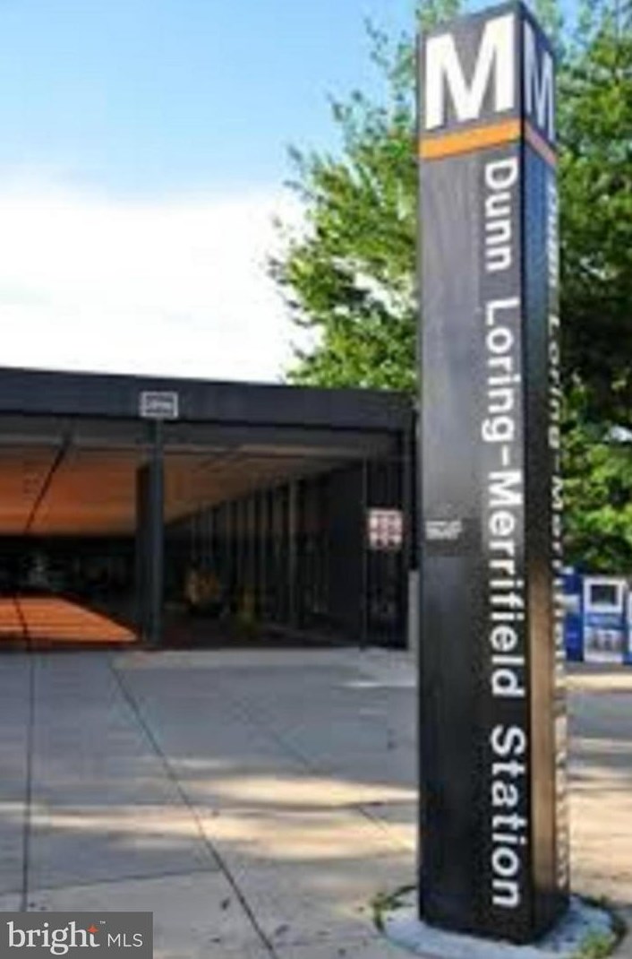 2726 Gallows Rd, Vienna VA  22180-7133 exterior