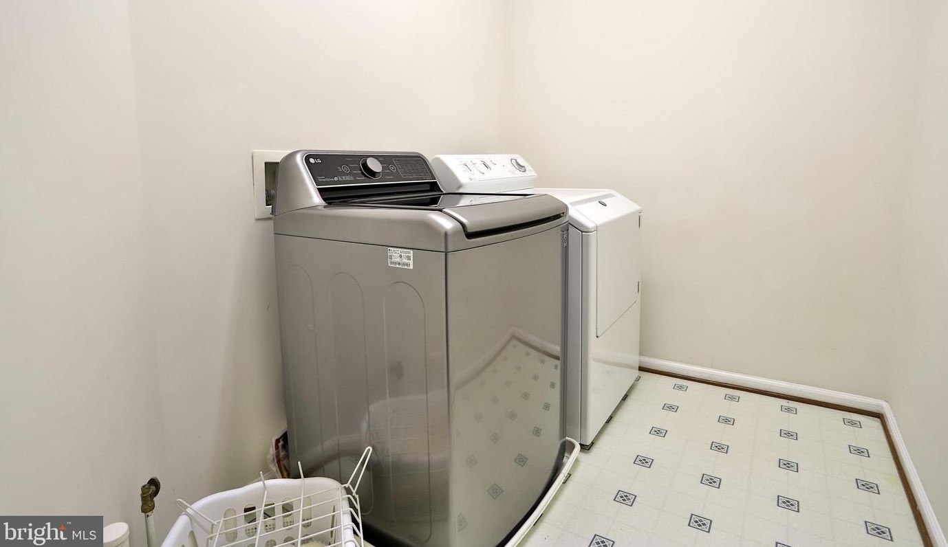 5364 Wharton Park Ct, Centreville VA  20120-2003 exterior