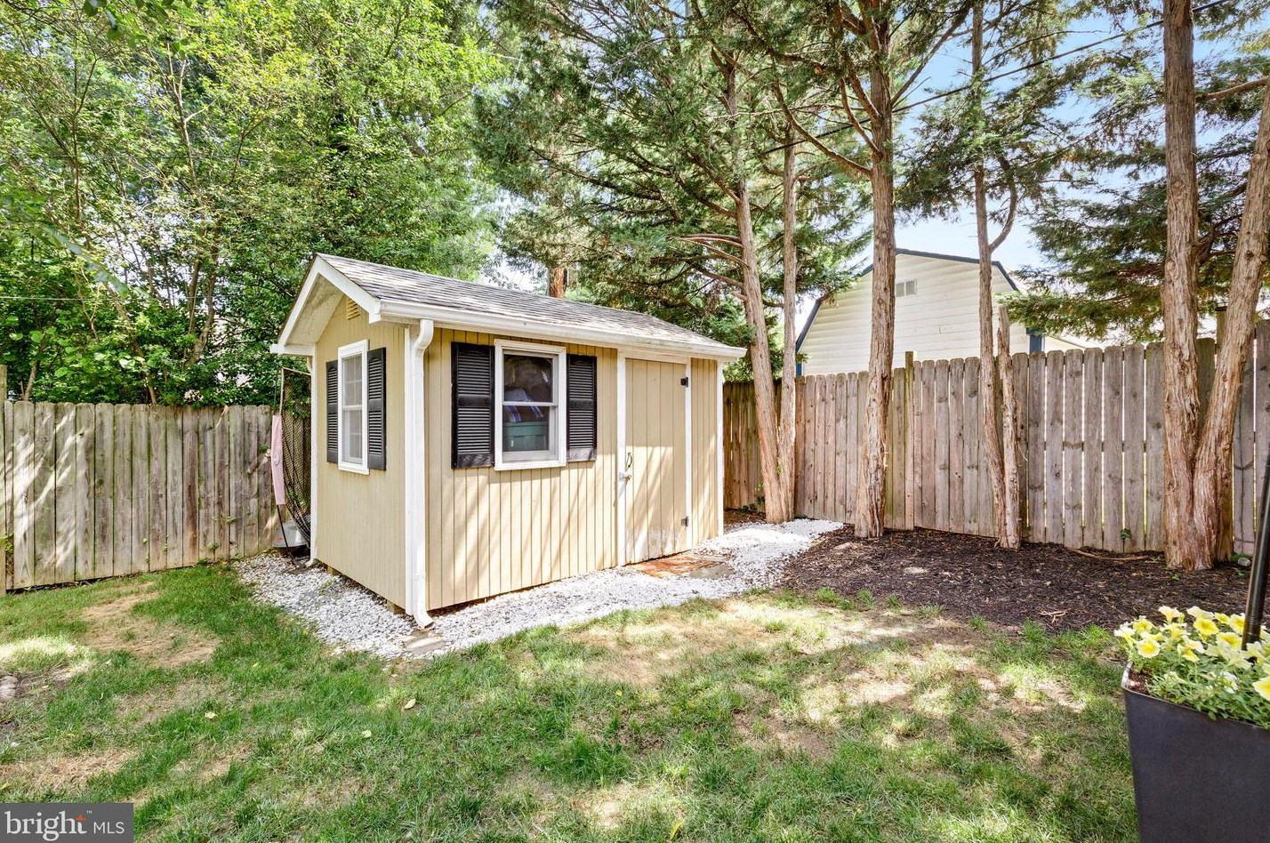 6619 Cavalier Dr, Alexandria VA 22307-1307 exterior