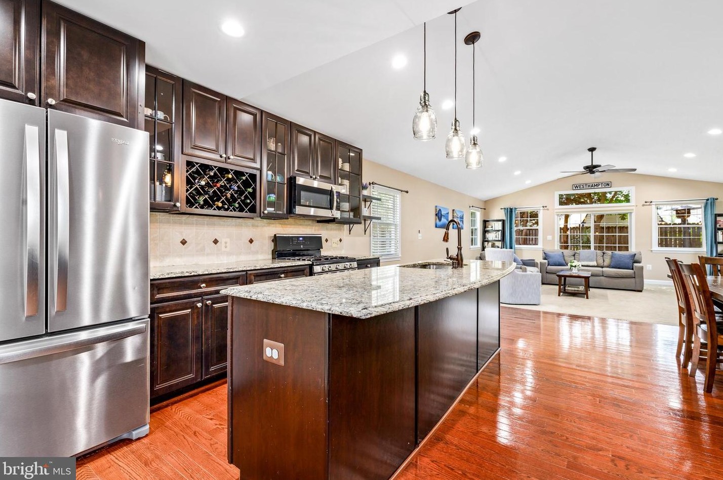 6619 Cavalier Dr, Alexandria VA 22307-1307 exterior