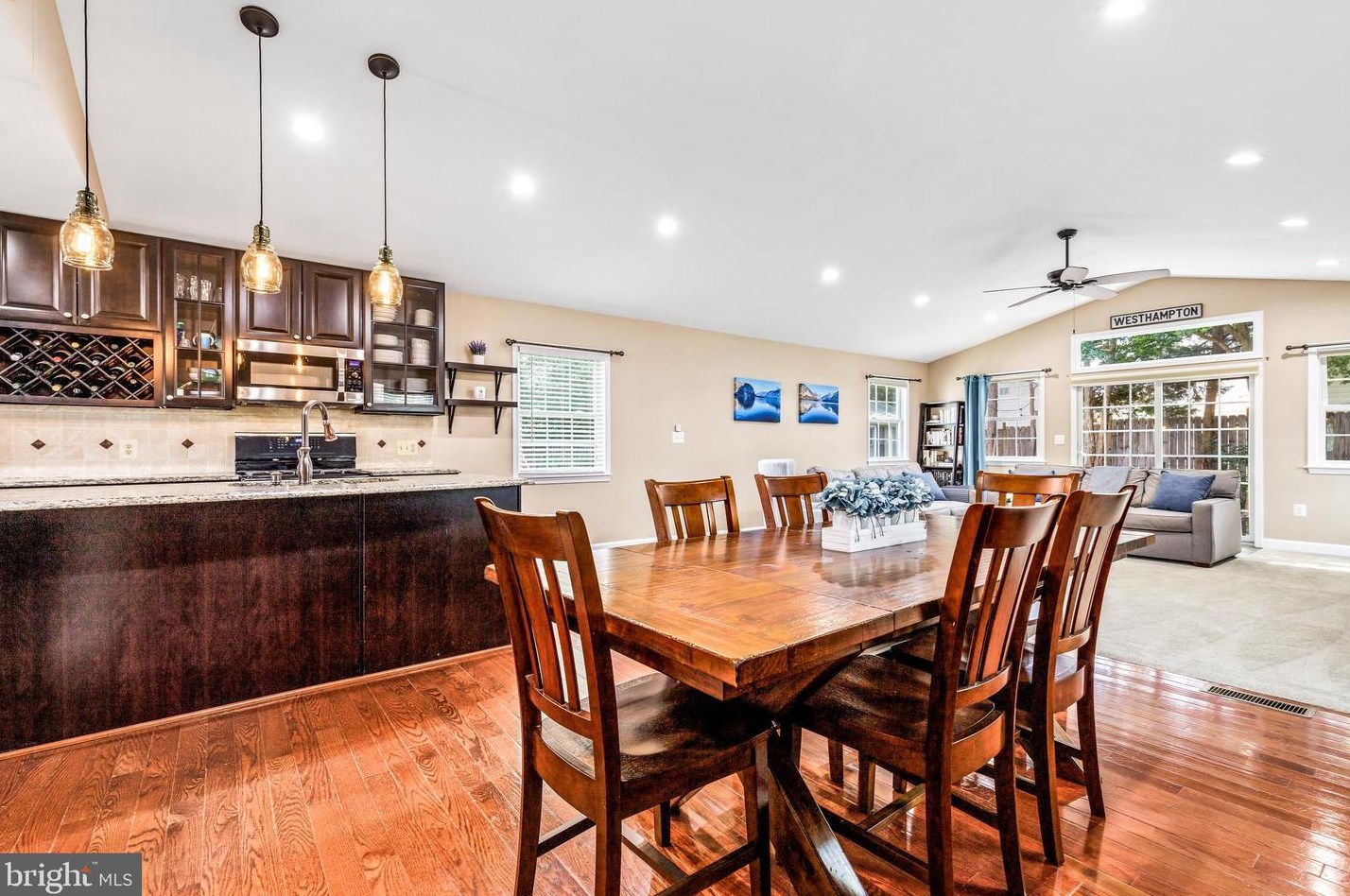 6619 Cavalier Dr, Alexandria VA 22307-1307 exterior