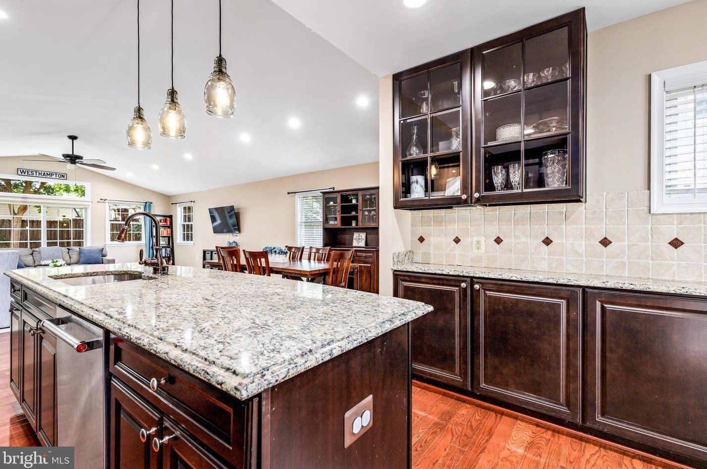 6619 Cavalier Dr, Alexandria VA 22307-1307 exterior