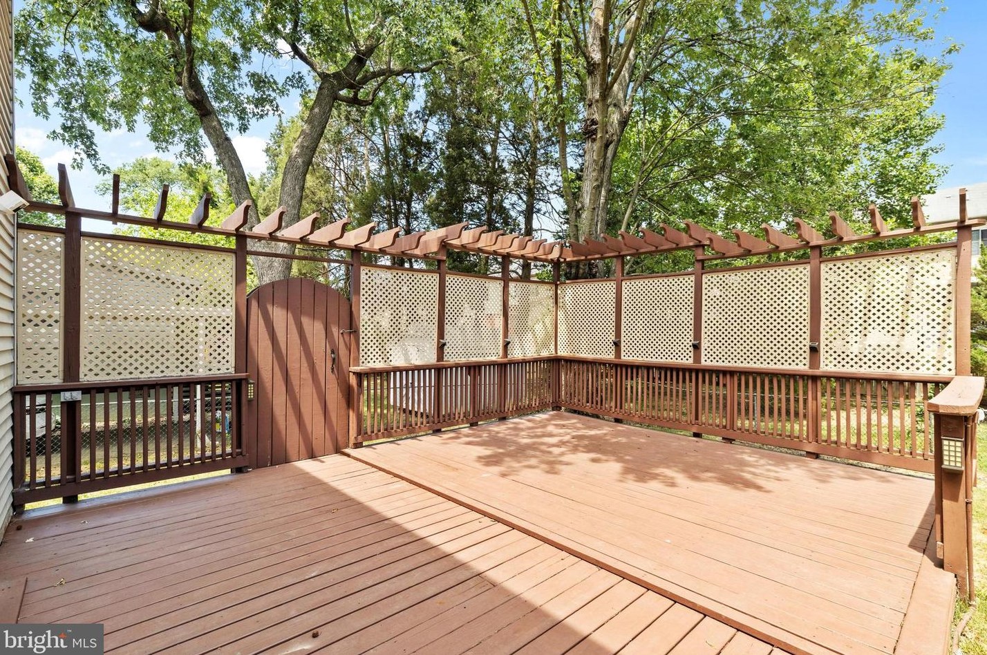 8201 Martha St, Alexandria VA  22309-3721 exterior