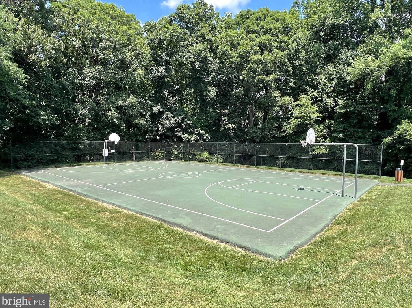 12022 Golf Ridge Ct, Fairfax VA 22033-2619 exterior