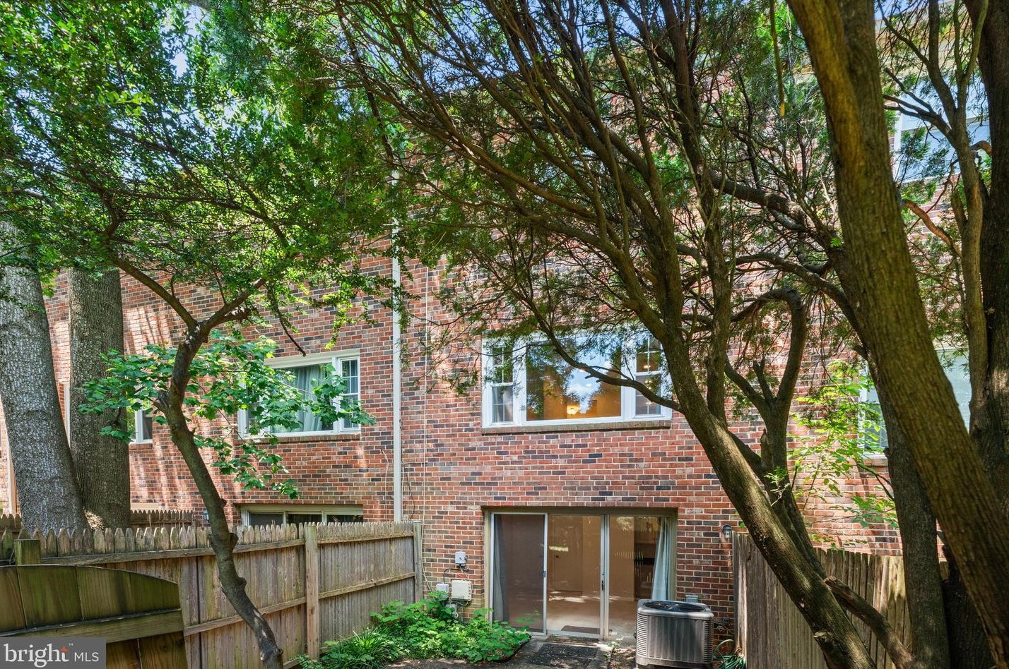 5831 Rexford Dr, Springfield VA  22152-1044 exterior