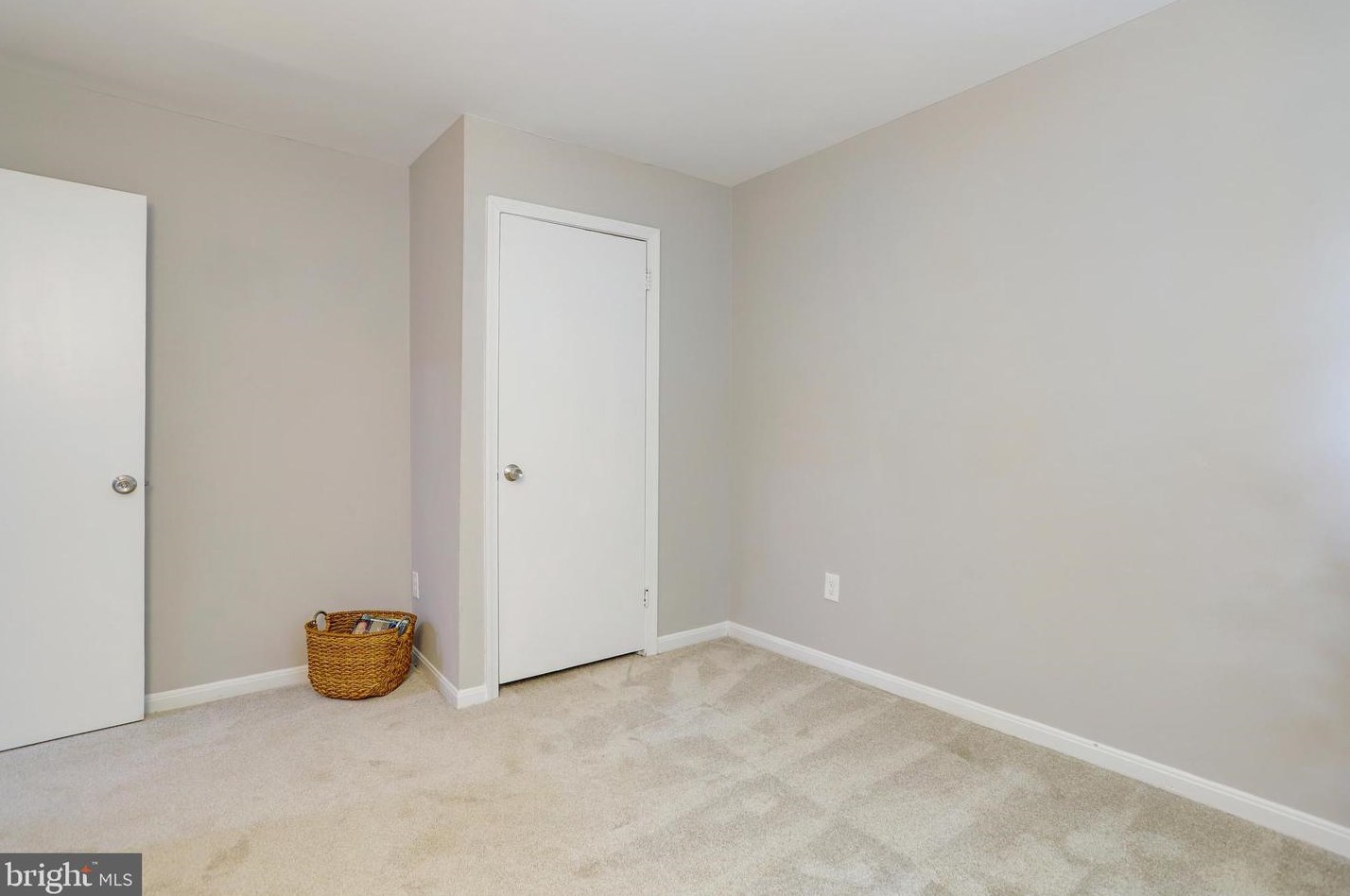 7919 Treeside Ct, Springfield VA  22152-3441 exterior