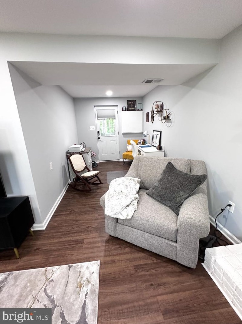 6507 Koziara Dr, Springfield VA  22015-4128 exterior