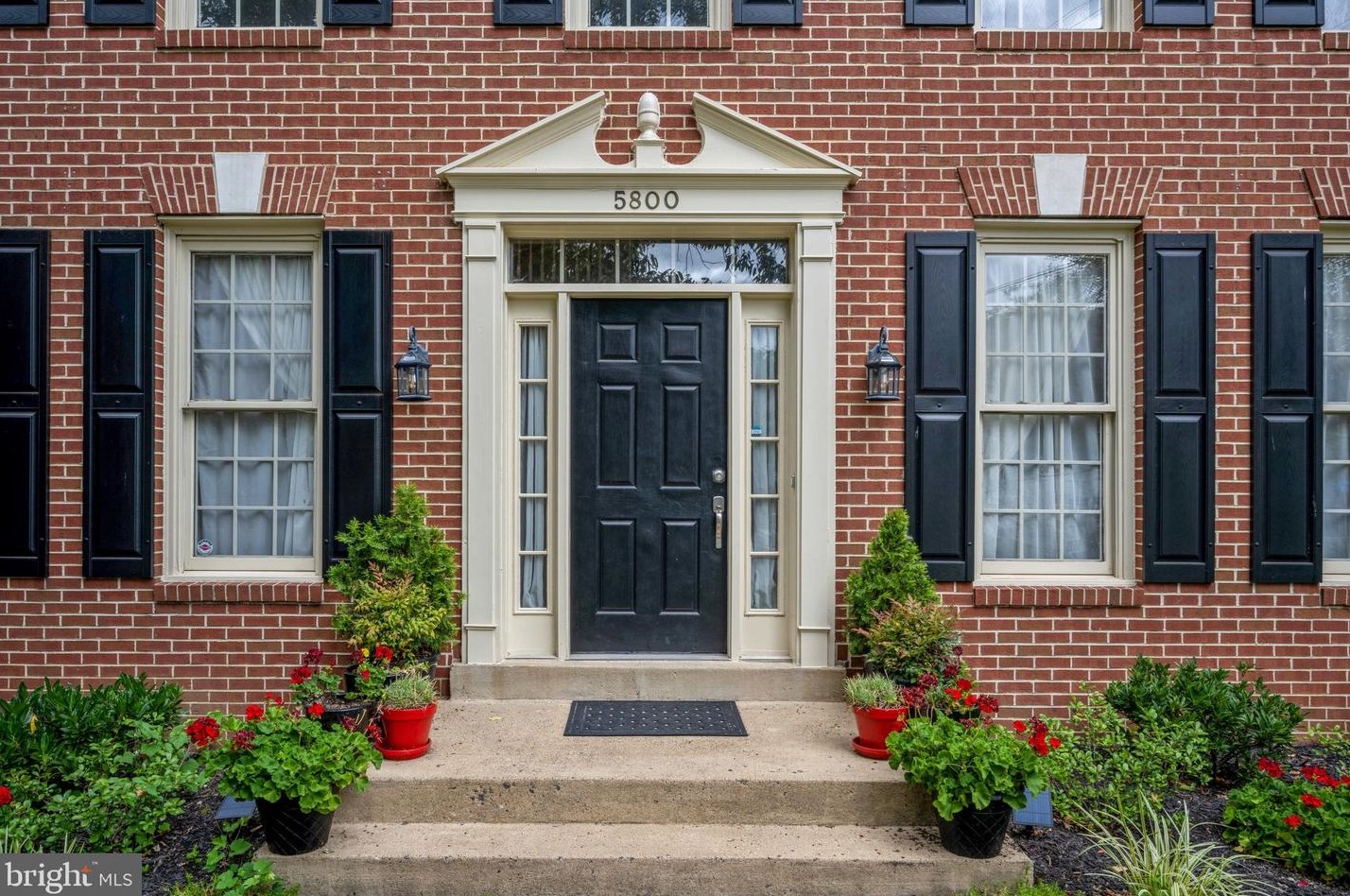 5800 Magnolia Ln, Falls Church VA  22041-1661 exterior