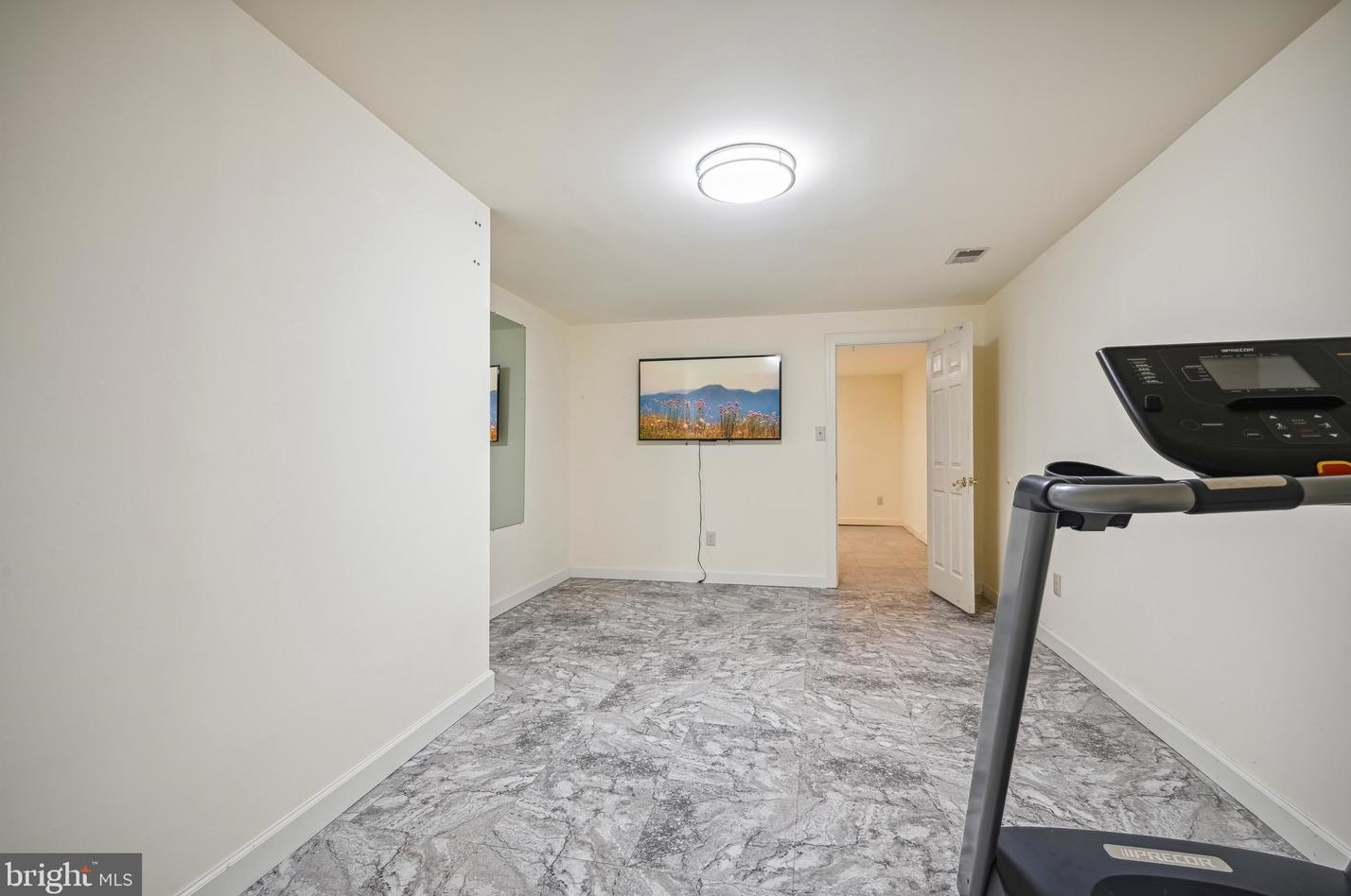 5800 Magnolia Ln, Falls Church VA  22041-1661 exterior