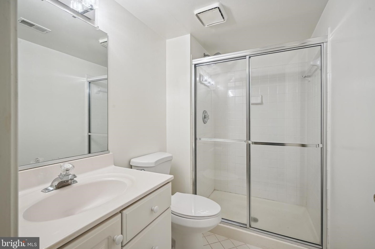 5800 Magnolia Ln, Falls Church VA  22041-1661 exterior