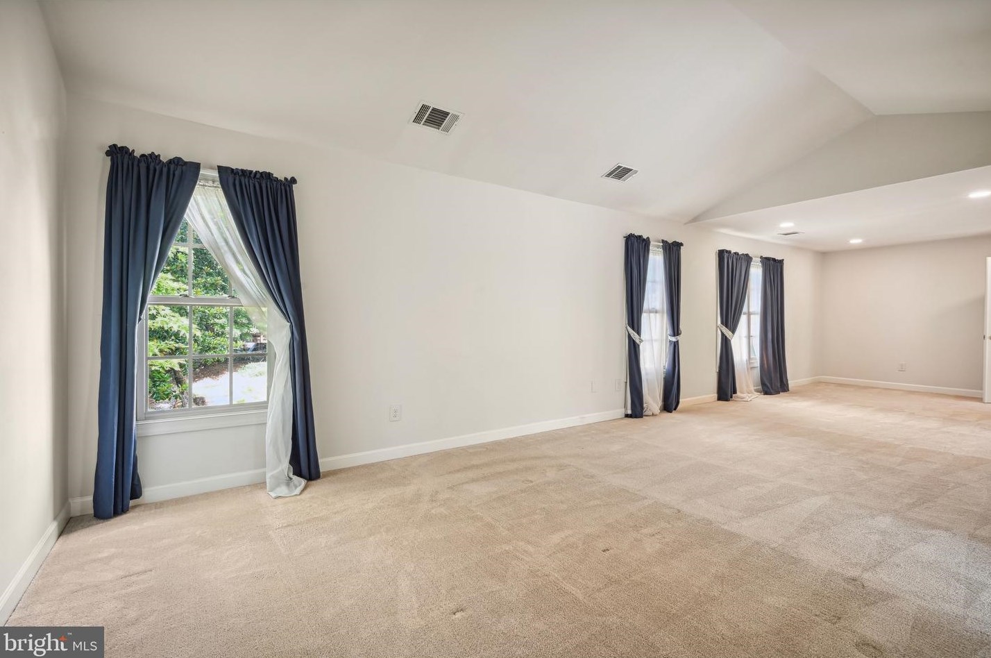 5800 Magnolia Ln, Falls Church VA  22041-1661 exterior