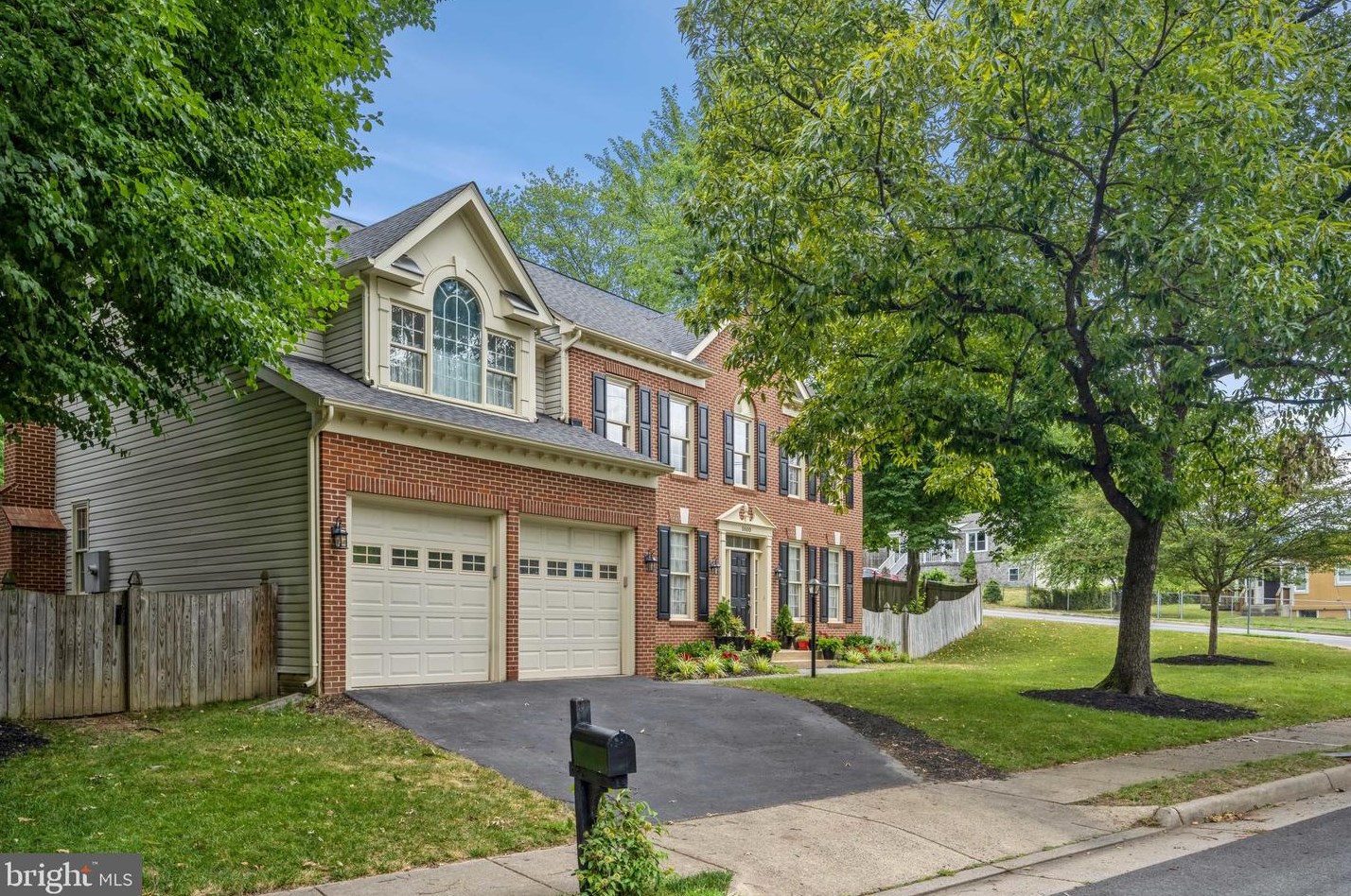 5800 Magnolia Ln, Falls Church VA  22041-1661 exterior