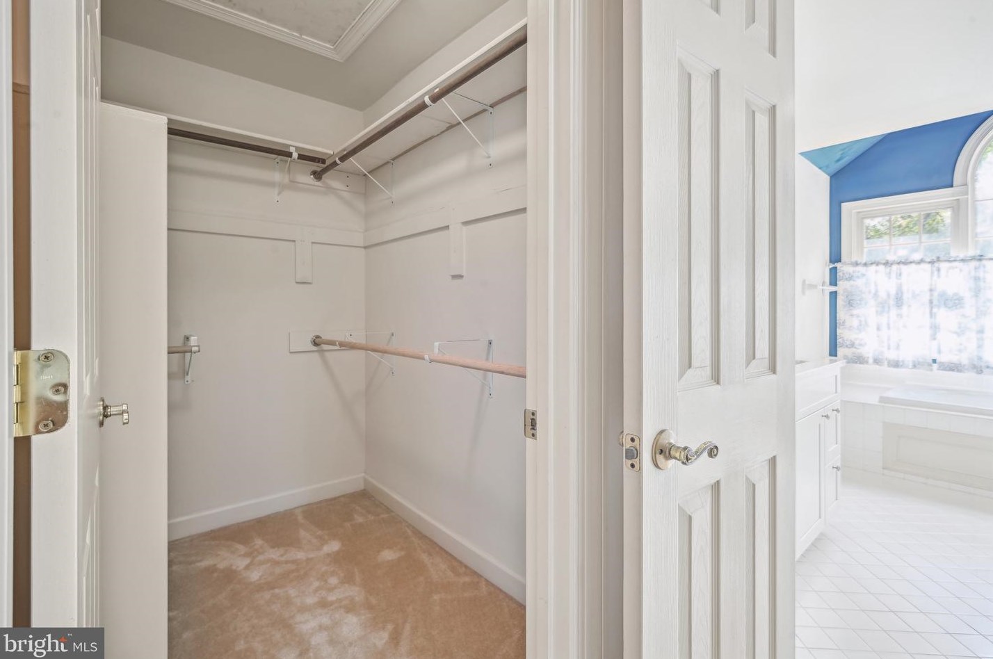 5800 Magnolia Ln, Falls Church VA  22041-1661 exterior