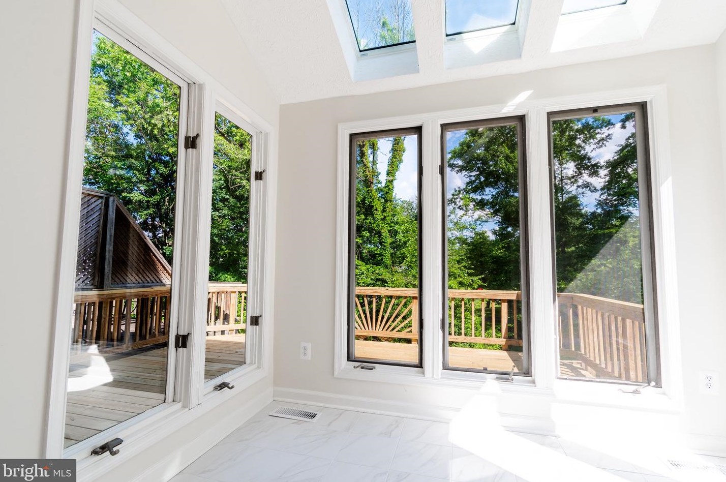 13825 Wakley Ct, Centreville VA  20121-3075 exterior