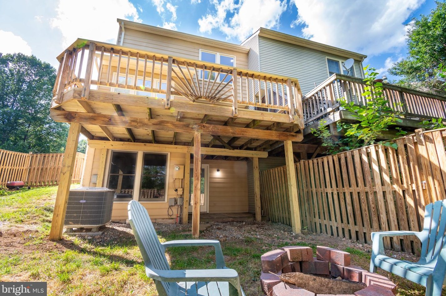 13825 Wakley Ct, Centreville VA  20121-3075 exterior