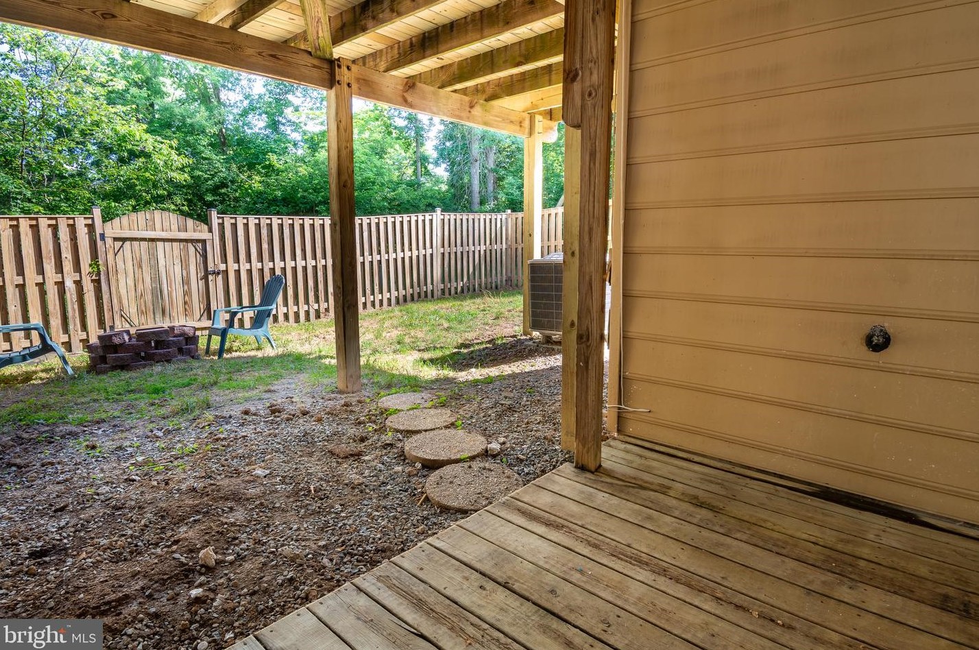 13825 Wakley Ct, Centreville VA  20121-3075 exterior