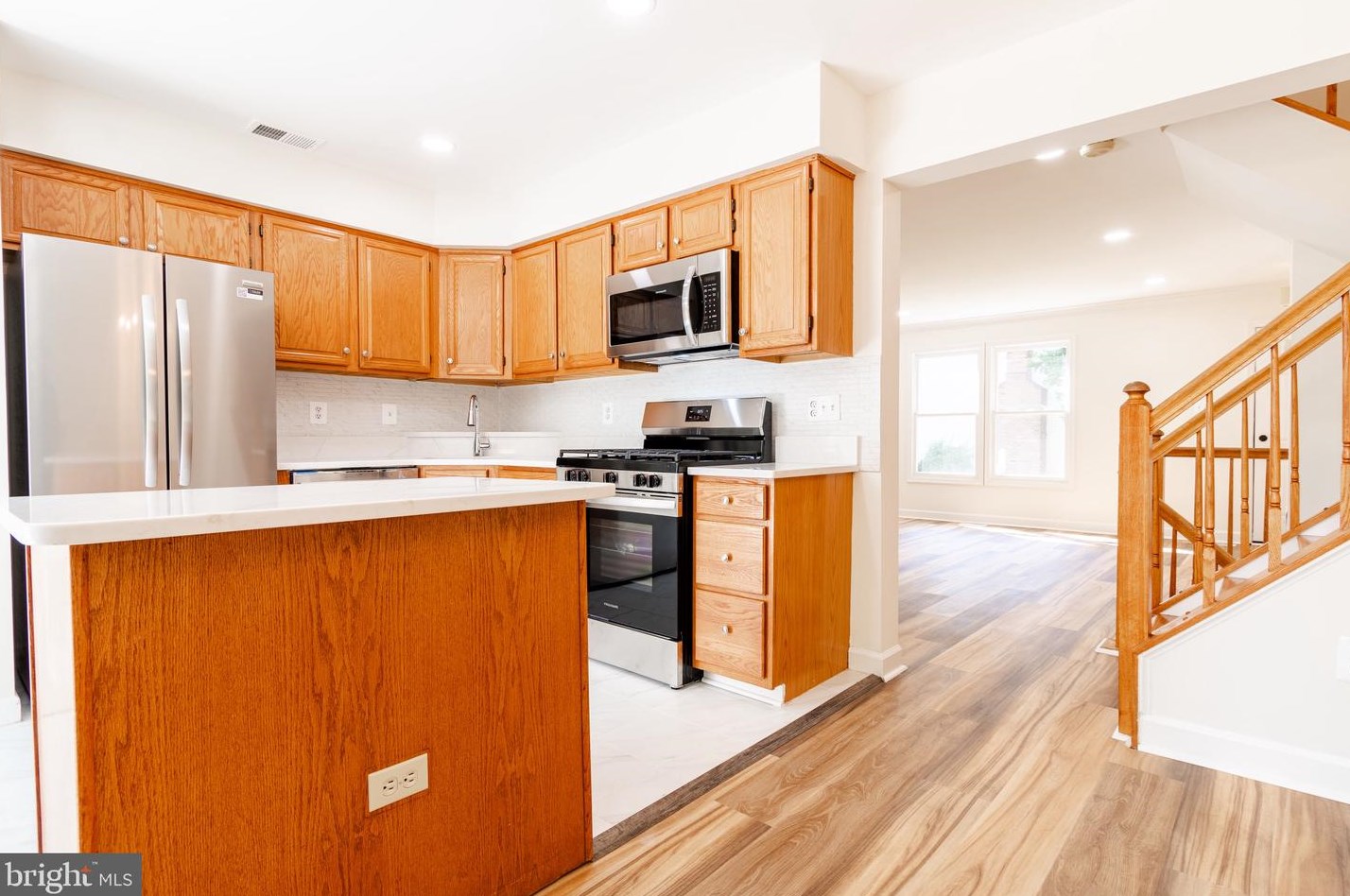 13825 Wakley Ct, Centreville VA  20121-3075 exterior