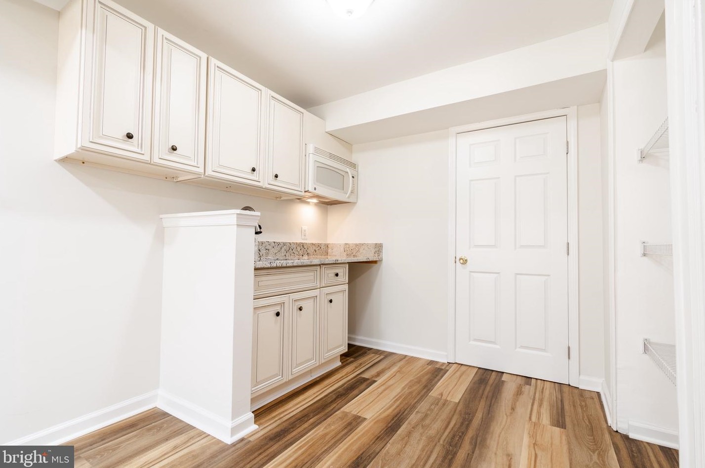 13825 Wakley Ct, Centreville VA  20121-3075 exterior