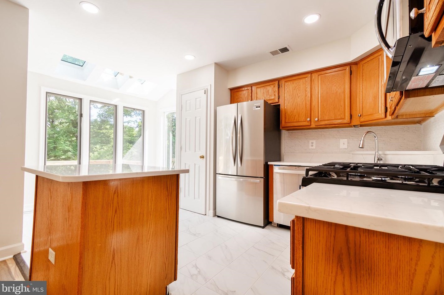 13825 Wakley Ct, Centreville VA  20121-3075 exterior