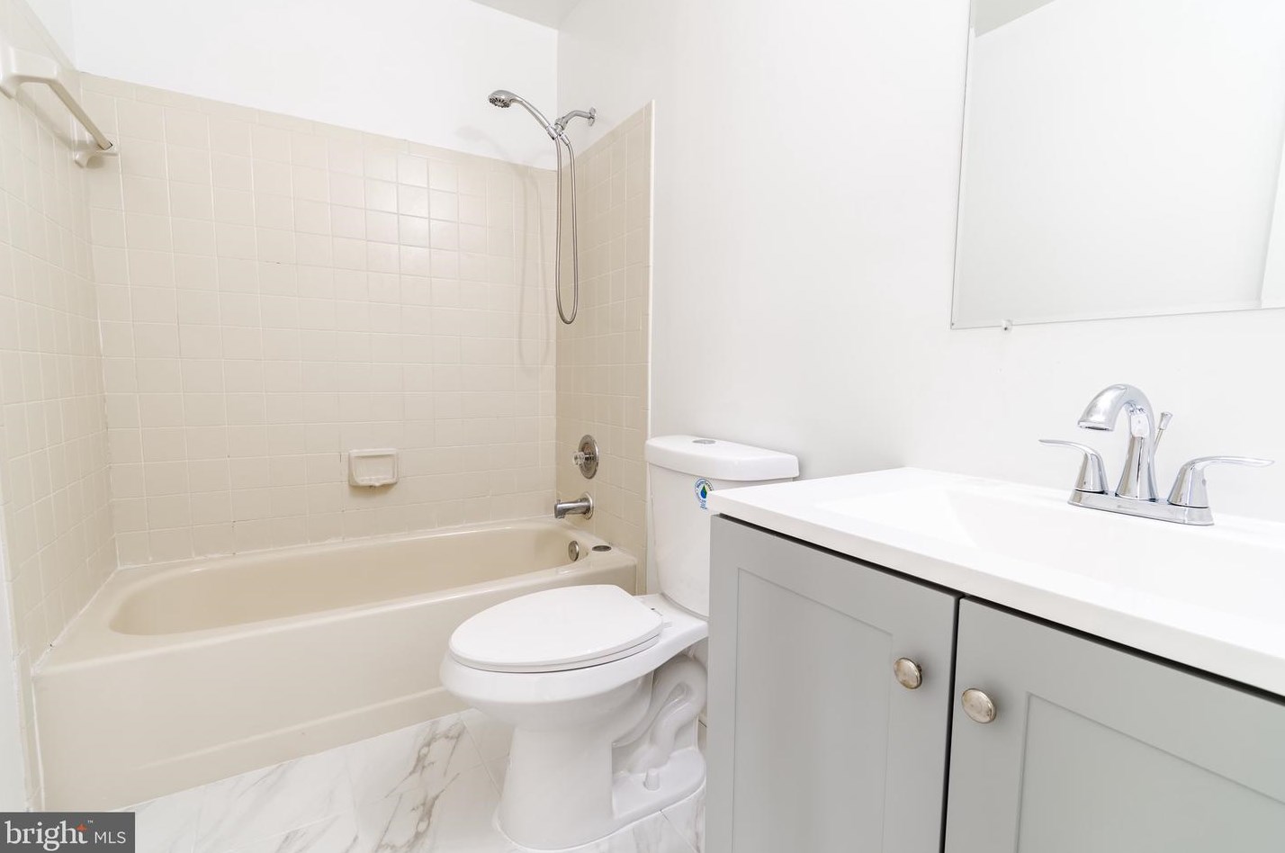 13825 Wakley Ct, Centreville VA  20121-3075 exterior