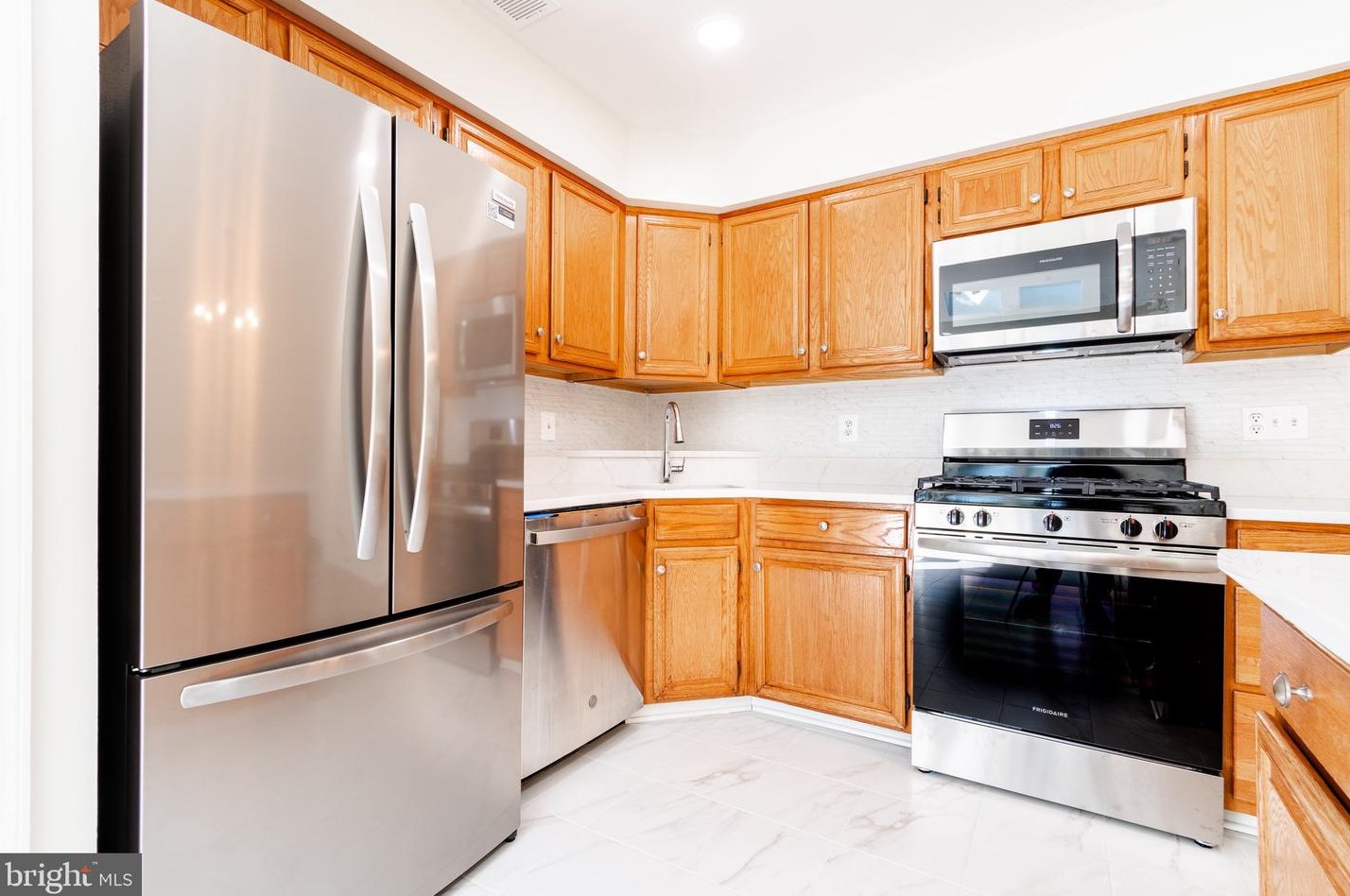 13825 Wakley Ct, Centreville VA  20121-3075 exterior