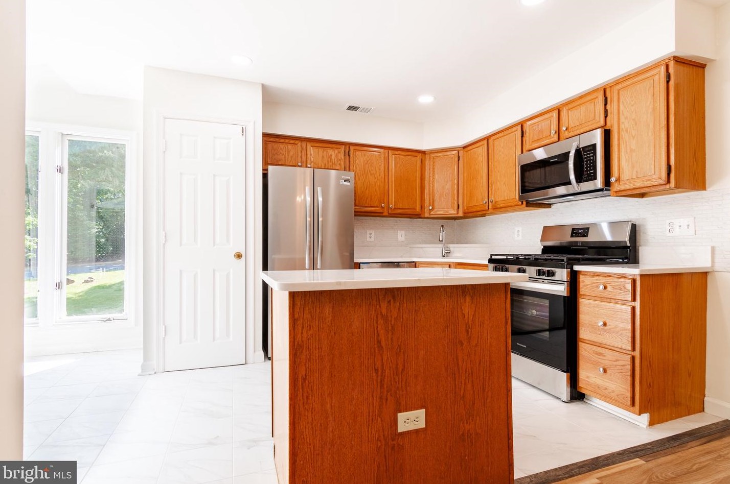 13825 Wakley Ct, Centreville VA  20121-3075 exterior