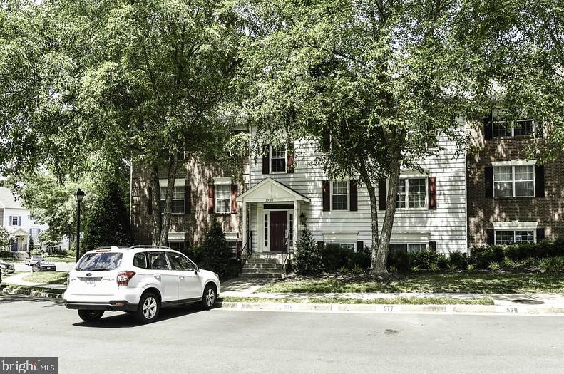 3901 Golf Tee Ct, Fairfax VA  22033-2628 exterior