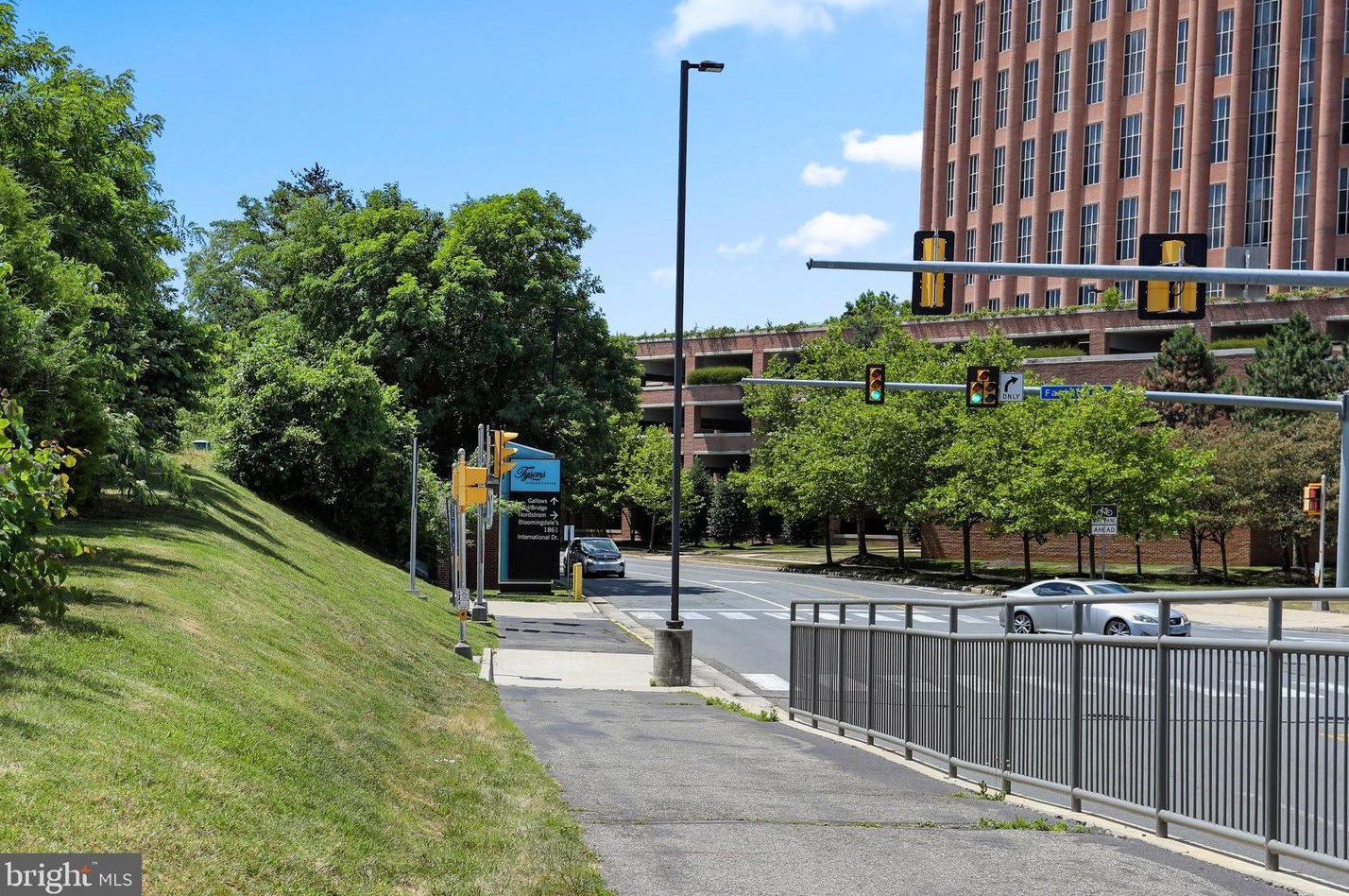 1808 Old Meadow Rd, Mc Lean VA  22102-1825 exterior