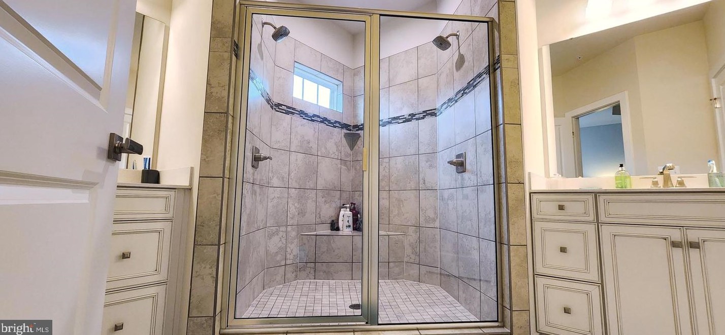 14077 Sunrise Vly Dr, Herndon VA 20191-3301 exterior