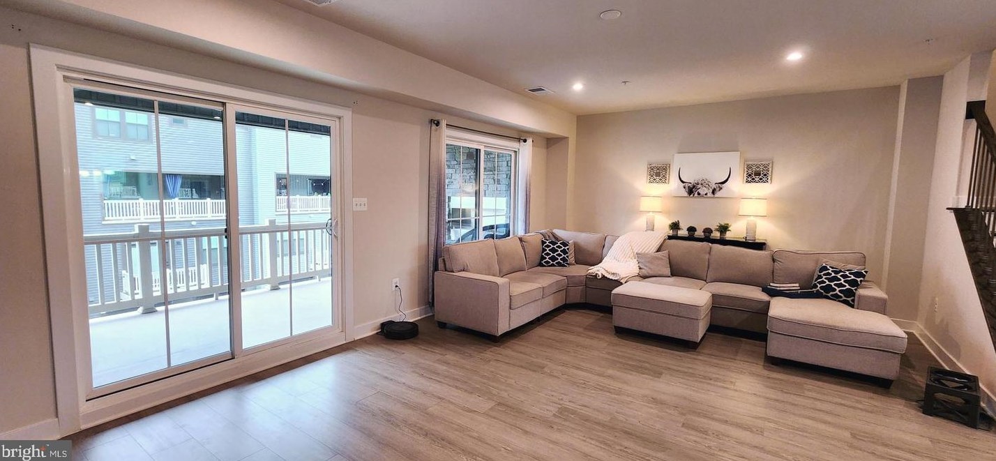 14077 Sunrise Vly Dr, Herndon VA 20191-3301 exterior