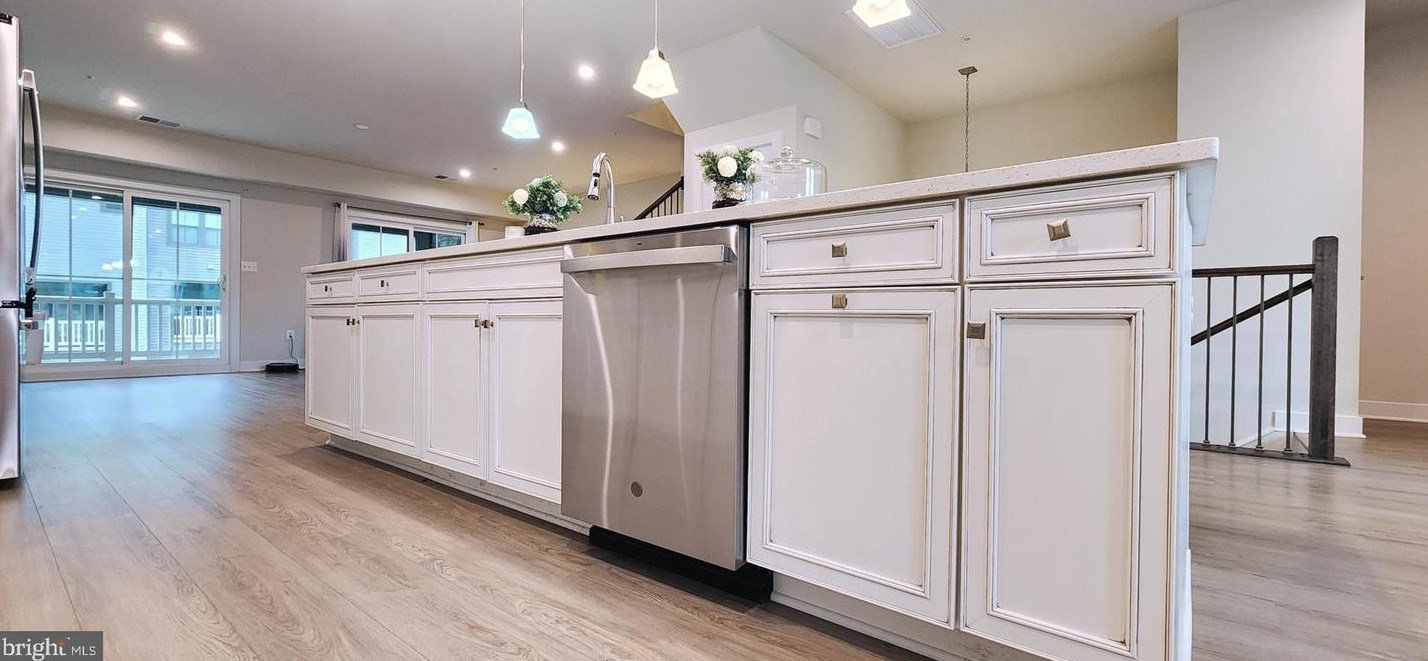 14077 Sunrise Vly Dr, Herndon VA 20191-3301 exterior