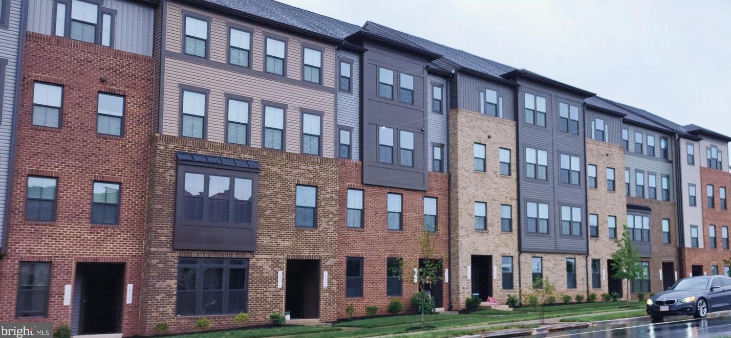 14077 Sunrise Vly Dr, Herndon VA 20191-3301 exterior