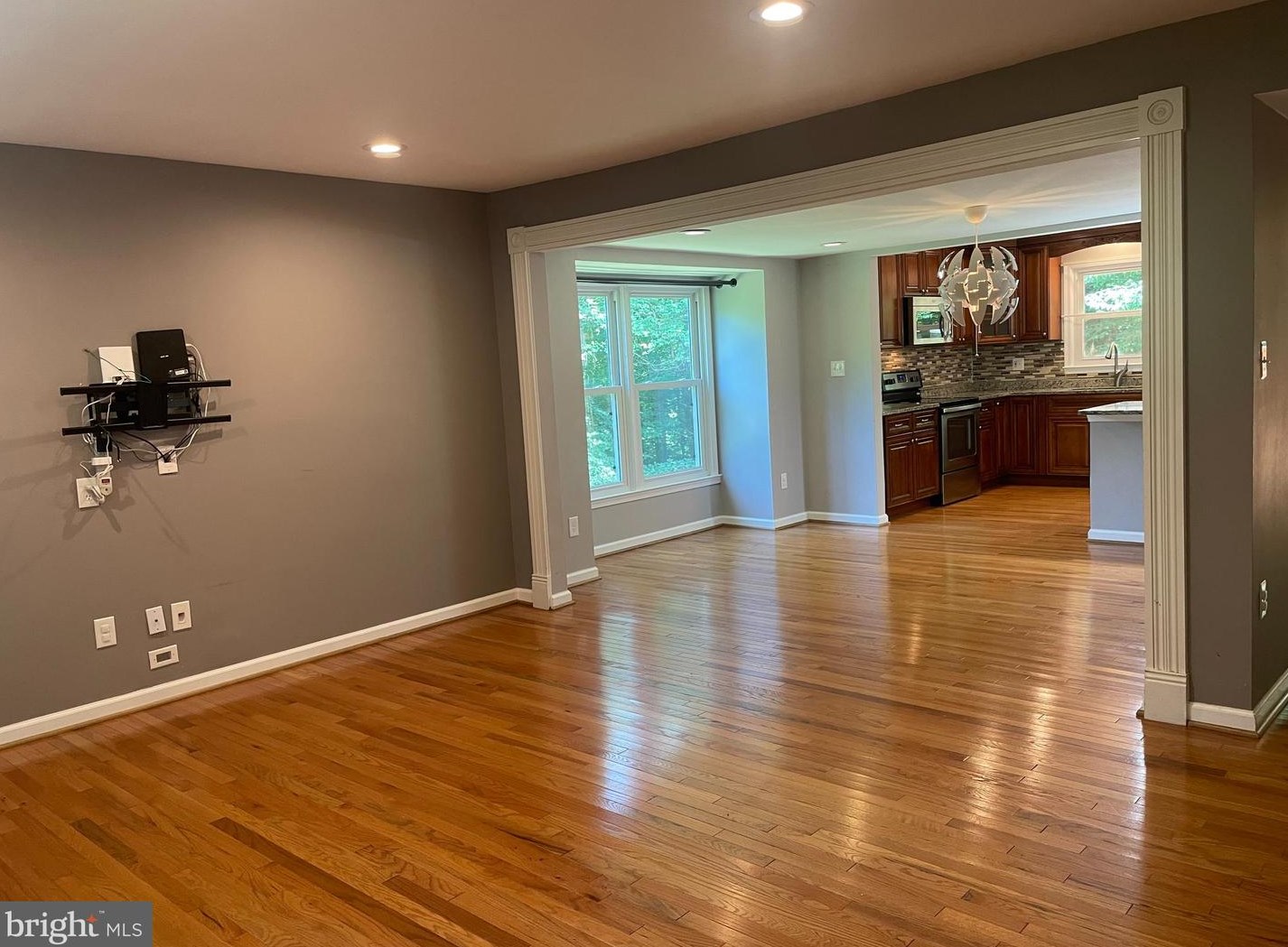6223 Rathlin Dr, Springfield VA  22152-2157 exterior