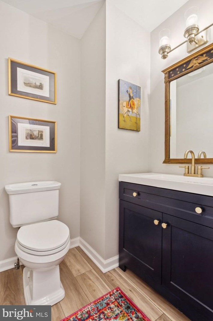 8210 Clifton Farm Ct, Alexandria VA  22306-3260 exterior