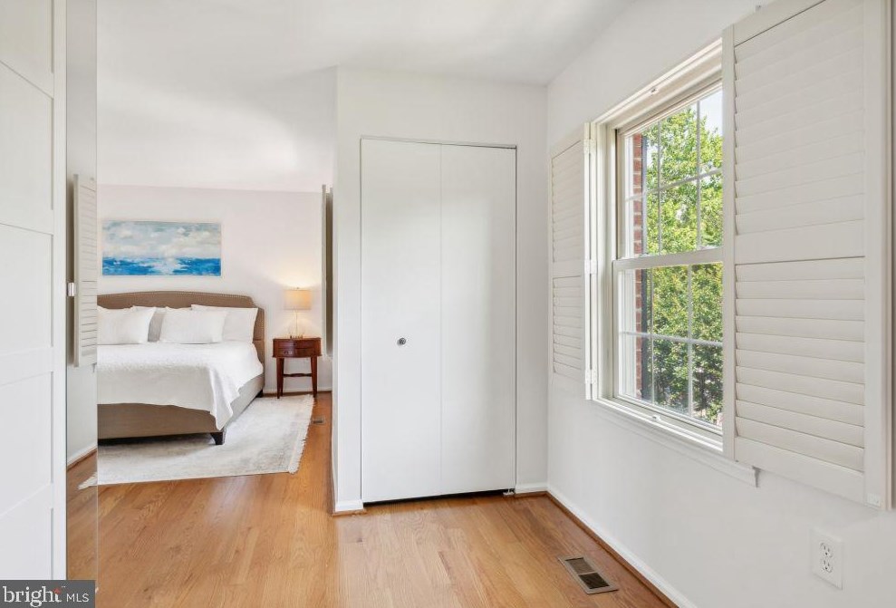 8210 Clifton Farm Ct, Alexandria VA  22306-3260 exterior